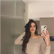 profesora de inglés que imparte clases a niños de todas las edades